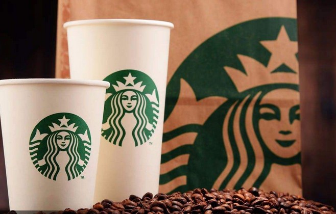 都市白领的星巴克 “堕落”到请网红直播卖货了?