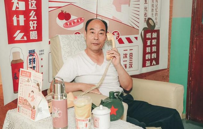 奈雪的茶携手人民日报 造了一架“时光机”