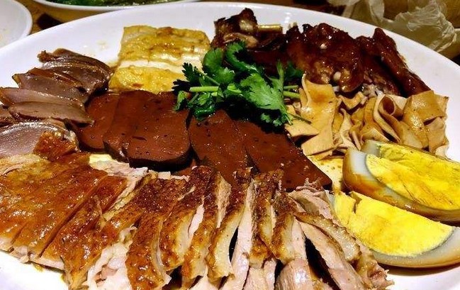 “食神”蔡澜题字 两年只开10家店 陈鹏鹏鹅肉饭店什么来头?