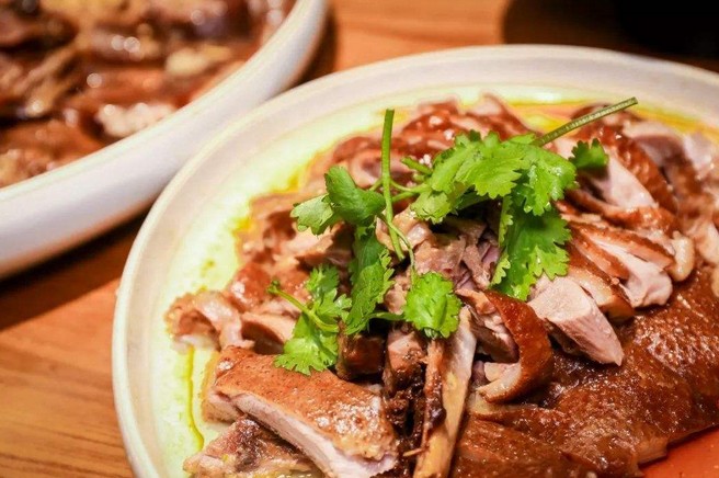 “食神”蔡澜题字 两年只开10家店 陈鹏鹏鹅肉饭店什么来头?