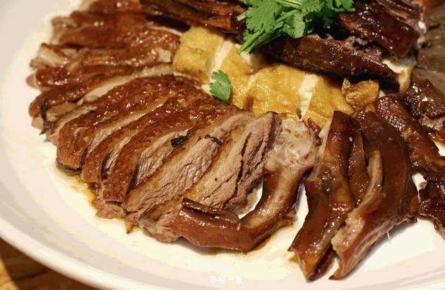 “食神”蔡澜题字 两年只开10家店 陈鹏鹏鹅肉饭店什么来头?