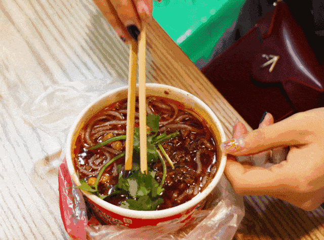 谁说酸辣粉是韩国的?顾大姐酸辣粉要申报非遗了!