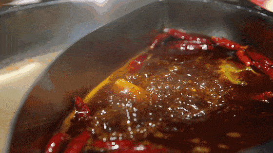 牛飘香牦牛火锅:这里的牦牛喝冰川水 吃虫草雪莲 住风景区