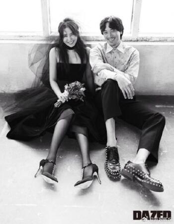 权志龙退伍后见媒体 敬礼手势在网上掀起争论