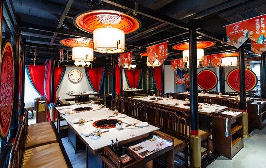 东灶鱼头火锅:根植顺德鱼米之乡 打造自己的川味火锅帝国