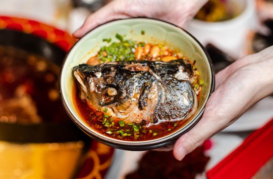 东灶鱼头火锅:根植顺德鱼米之乡 打造自己的川味火锅帝国