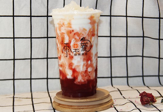 坚持水果鲜泡 雨果爱只做天然健康的茶饮