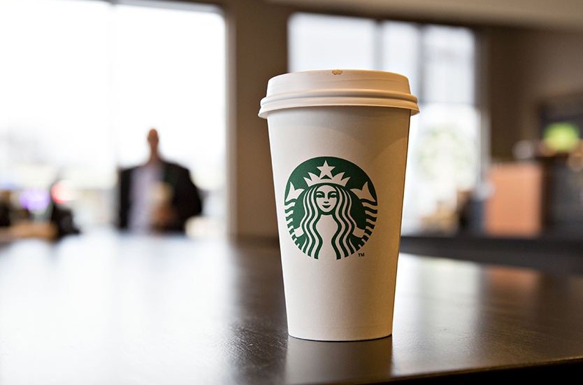 咖啡店里开酒吧 星巴克打的什么算盘?