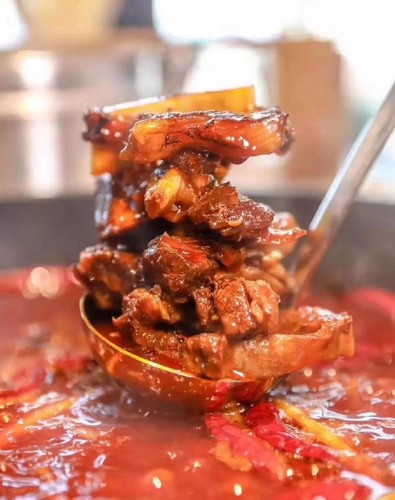 火锅还能烫牛排?爸爸炒料火锅解锁新吃法