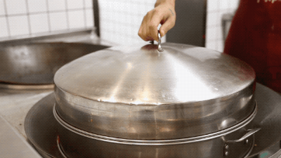 火锅还能烫牛排?爸爸炒料火锅解锁新吃法