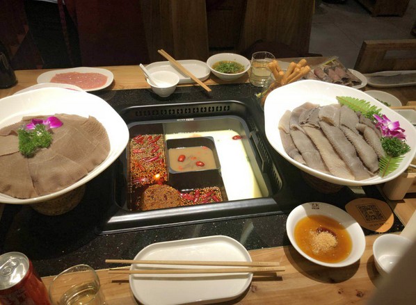 为什么不学海底捞赶紧开店?巴奴毛肚火锅:以不变应万变