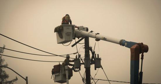 为降低野火风险：加州60多万用户面临断电 