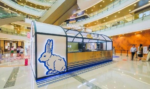 大白兔卖冰淇淋了!还与歌帝梵GODIVA玩起了快闪店
