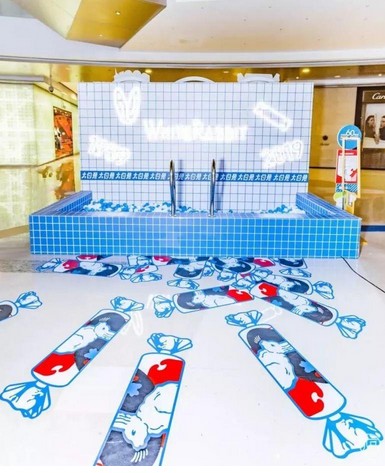 大白兔卖冰淇淋了!还与歌帝梵GODIVA玩起了快闪店