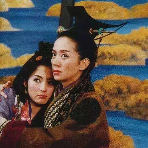 张柏芝晒梅艳芳合照 发文称永远怀念你的肩膀