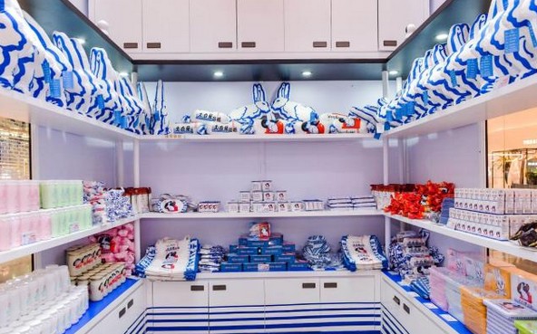 大白兔卖冰淇淋了!还与歌帝梵GODIVA玩起了快闪店