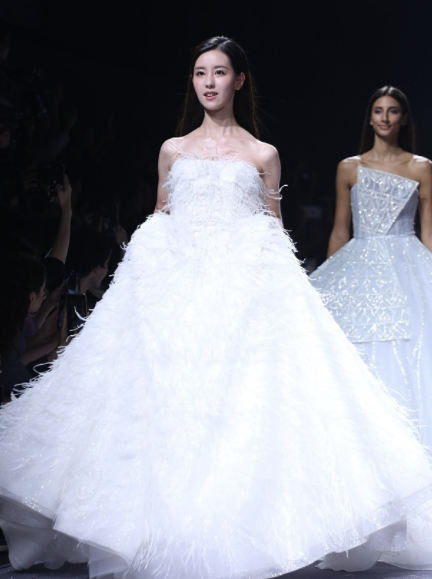 陈都灵婚纱_陈都灵婚纱海滩