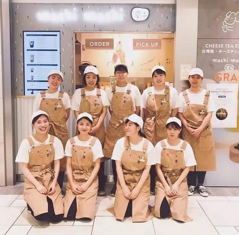 开门半个小时排队三百人 麦吉machi奶茶什么来头?