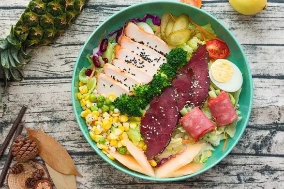 打得火热的轻食市场 为何还没出现头部品牌?