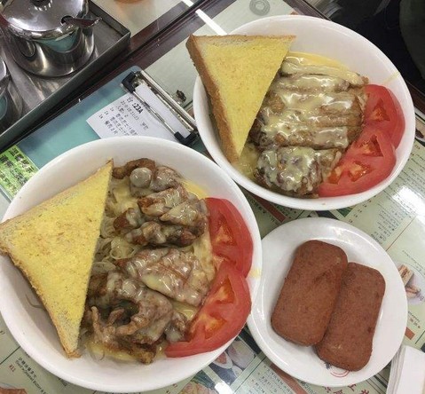 还没开门就排队 东发道茶冰厅为什么那么火?