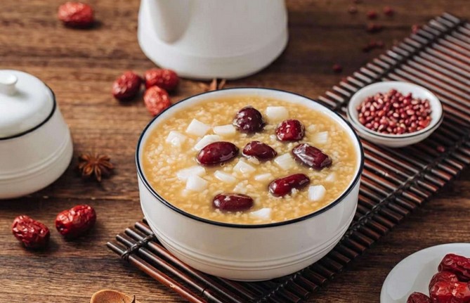 粥员外:繁忙的城市里 为你慢慢煮一碗粥