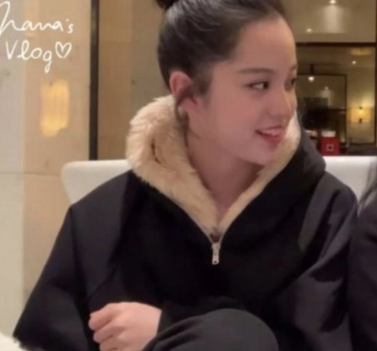 欧阳娜娜陈飞宇撞衫 疑为恋情再添实锤