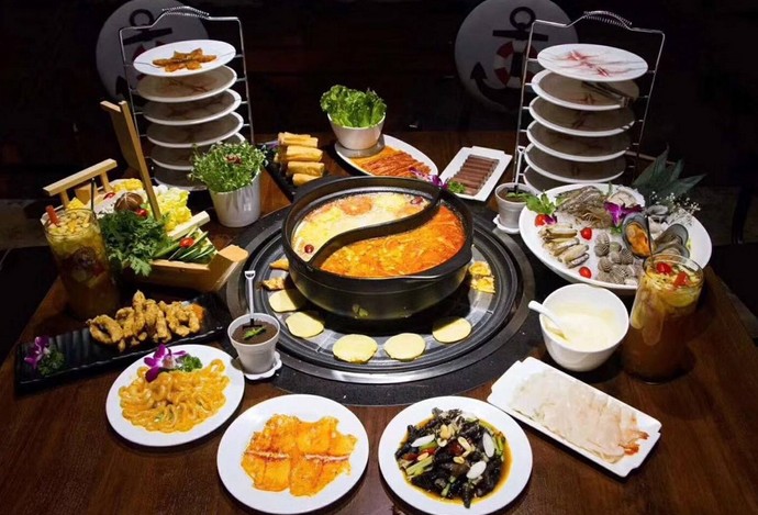 藿香锅里一涮二烤三找 巴色鱼捞:鱼肉还可以这样吃!