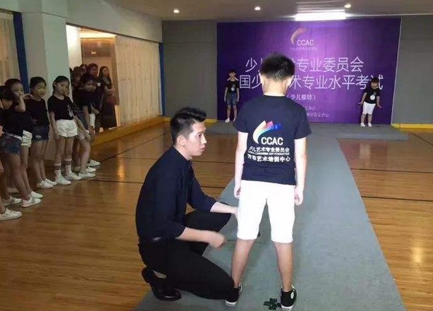 ccac少儿模特:气质要从小培养 每个孩子都应该自信成长