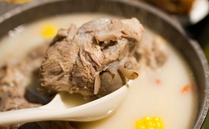 成都一把骨:十三年售出1亿根骨头 门店存活率100%