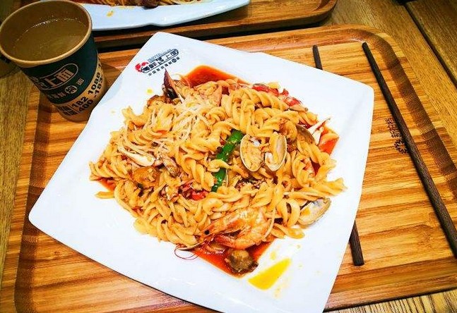 两年开2000多家店 海鲜遇上面的“神仙”速度