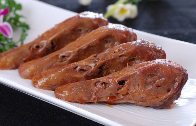 登顶“最爱吃的鸭脖卤味品牌榜” 周黑鸭凭什么这么火?