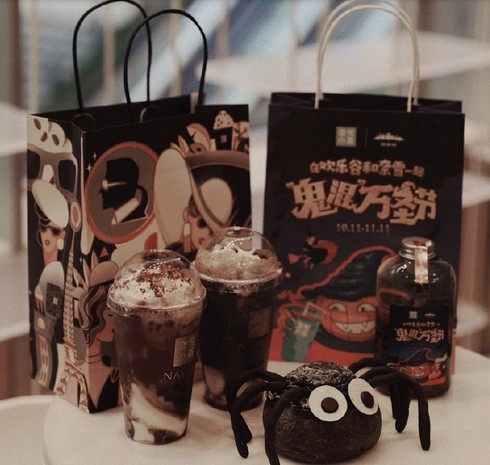 奈雪新推老佛爷宝藏茶 还出了万圣节限定款周边!