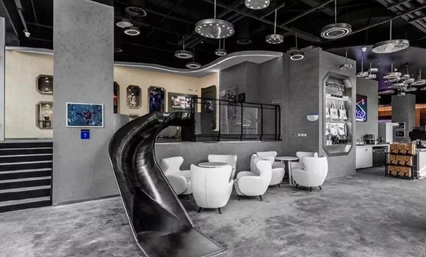 又多一个网红打卡地!瑞幸咖啡致敬NASA主题店来了