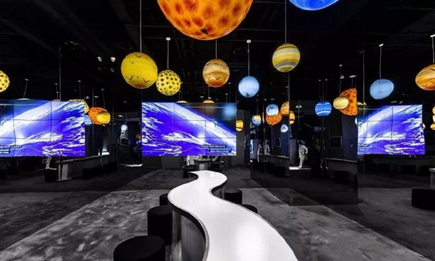 又多一个网红打卡地!瑞幸咖啡致敬NASA主题店来了