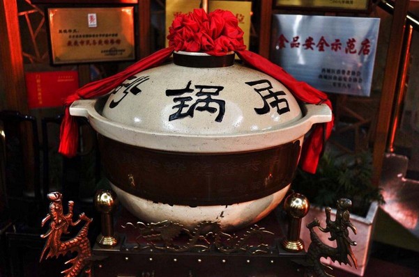 274年老招牌依然亮丽夺目 砂锅居凭什么?