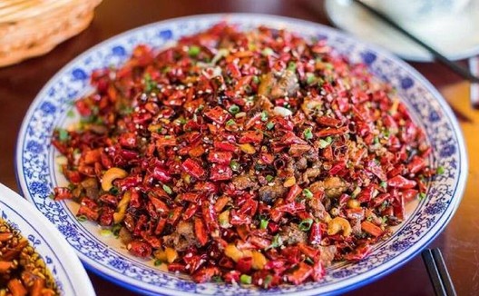 杨记隆府:地道重庆江湖菜 一秒穿越到江湖