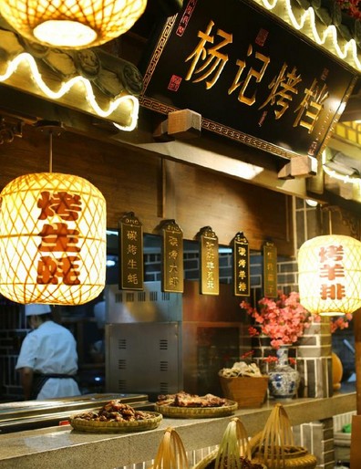 杨记隆府:地道重庆江湖菜 一秒穿越到江湖