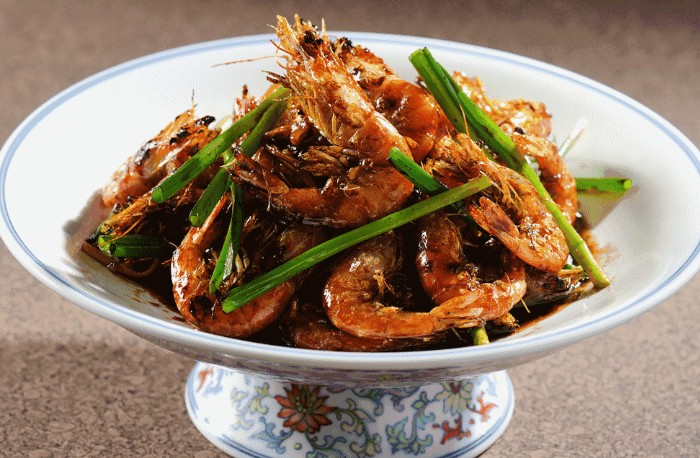 占据口味榜榜首 一火就是32年 老头儿油爆虾怎么做到的?