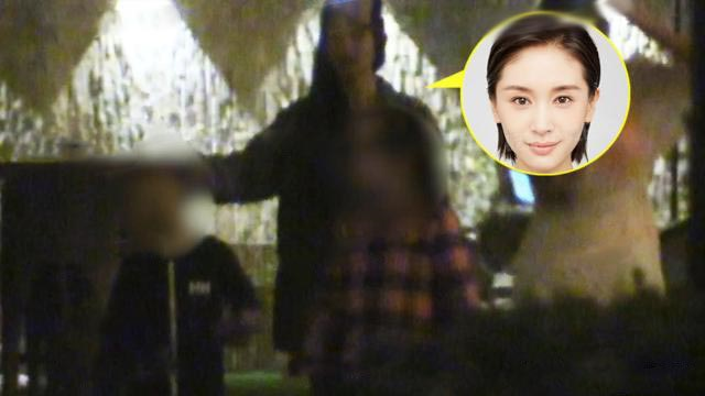 王子文携小男孩出门 还凑着小脸蛋亲了几口