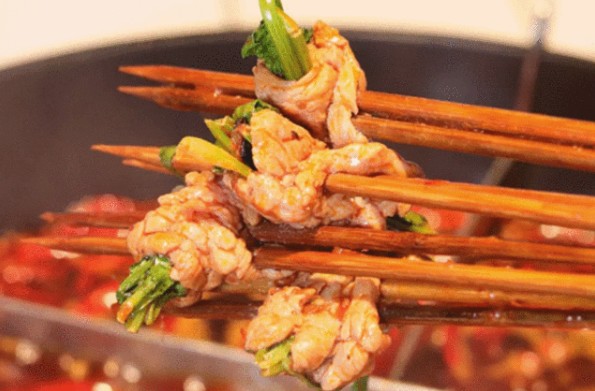 串串界网红怒火八零:你能想到的牛肉串串这里都有