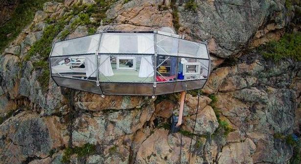 想挑战刺激吗?距离地面约120米的悬空酒店可以考虑一下