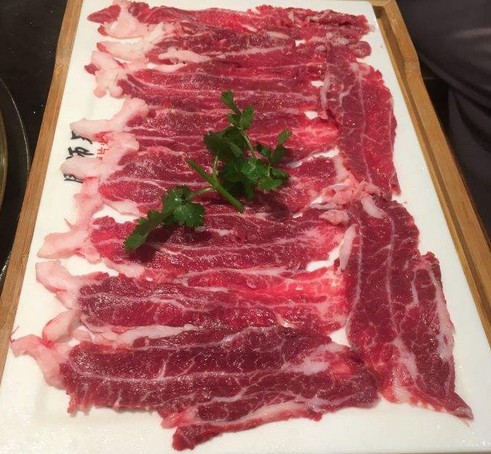 周师兄大刀腰片火锅 这家疯狂排队的火锅店有何过人之处?