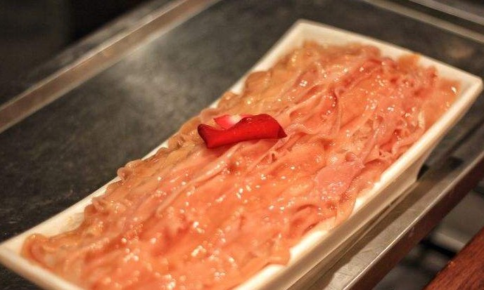 周师兄大刀腰片火锅 这家疯狂排队的火锅店有何过人之处?