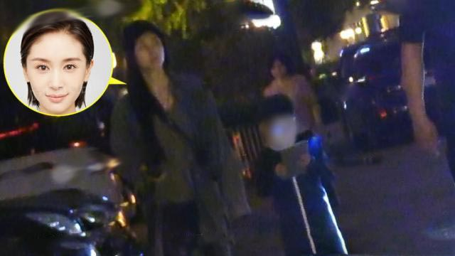 王子文携小男孩出门 还凑着小脸蛋亲了几口