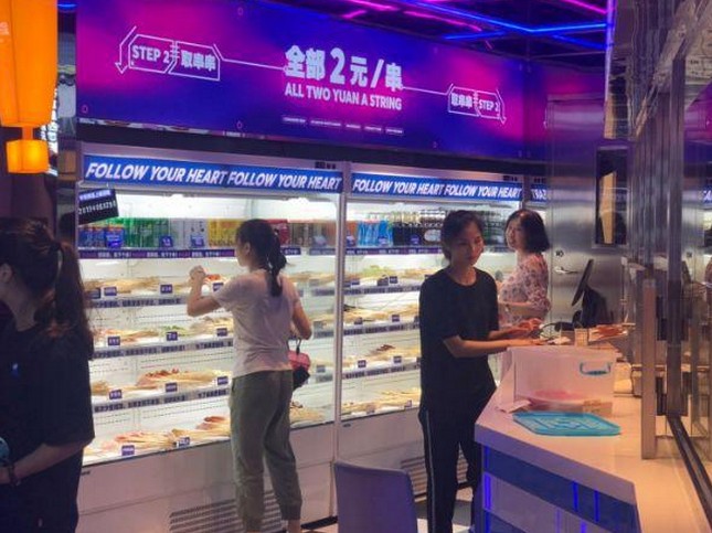 怂现煮串串:这里的串串不仅好吃还会蹦迪