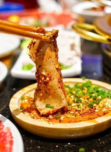 周师兄大刀腰片火锅 这家疯狂排队的火锅店有何过人之处?