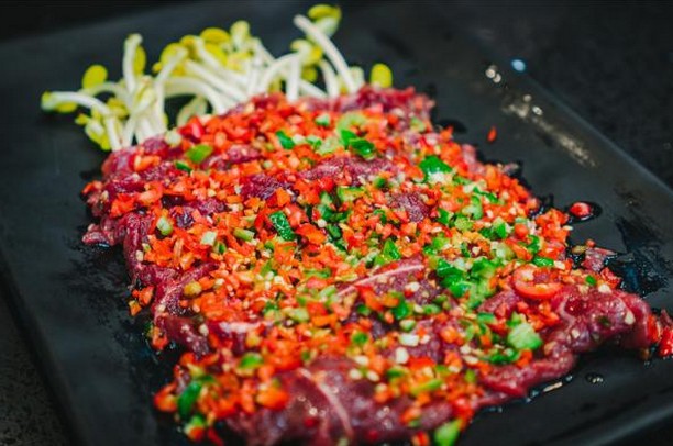 坐在文物古迹对面烫火锅 镇三关老火锅给你不一样的体验