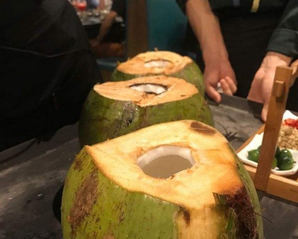 椰语江南海南椰子鸡 天然养生的美味如何吸引人?