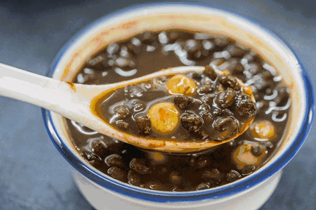 糊先生糖水铺:糖水好不好喝 满爆的长队告诉你!