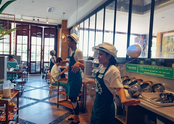 天然食材的美味、三亚风情的热浪 都在这只嗲嗲的椰子鸡!